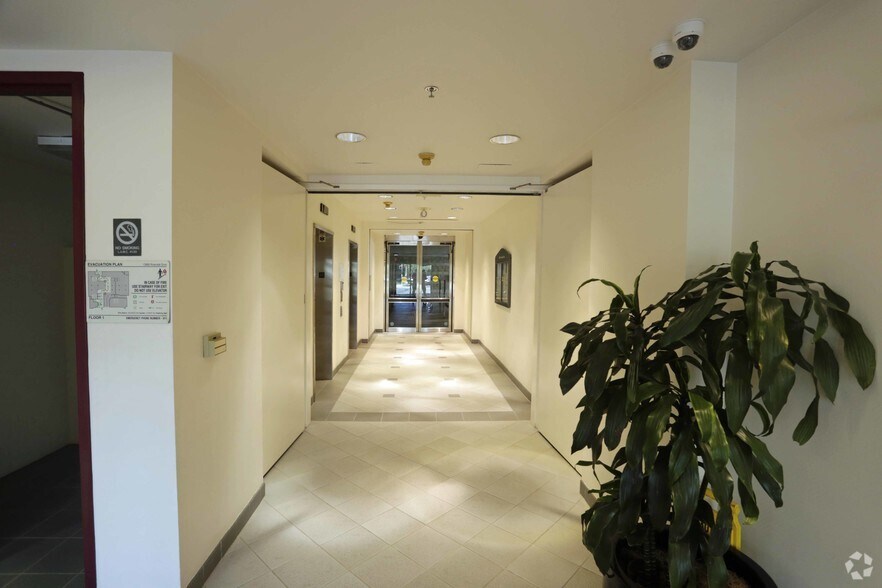 More Photos Of 12660 Riverside Dr, Valley Village Medical For Lease