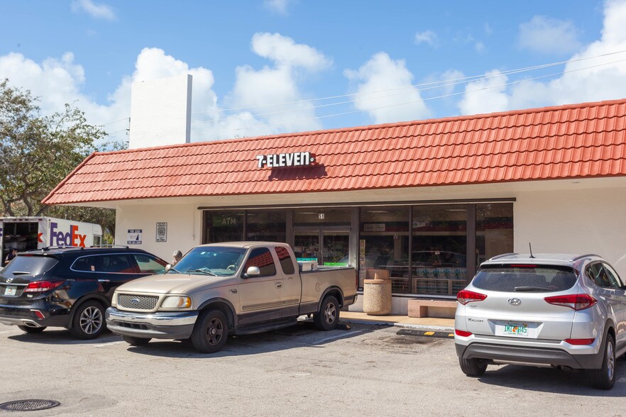 More Photos Of 51-99 Harbor Dr, Key Biscayne Storefront For Lease