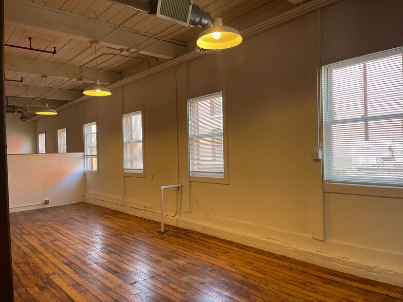 More Photos Of 163 Exchange St, Pawtucket Office For Sale