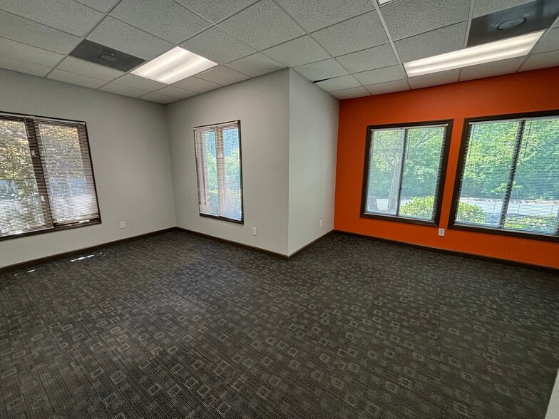 More Photos Of 297 Garlington Rd, Greenville Flex For Sale