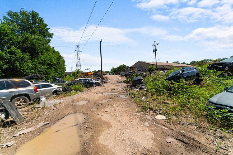 More Photos Of 10466 Central Expy, Dallas Auto Salvage Facility For Sale