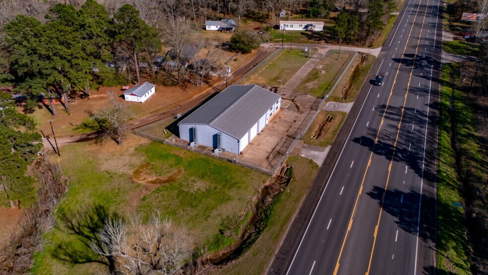 More Photos Of 8424 N HWY 69, Pollok Flex For Sale