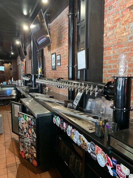 More Photos Of 401-411 Westport Rd, Kansas City Unknown For Lease