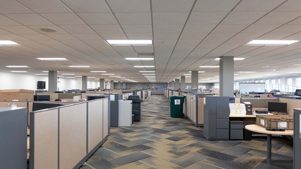 More Photos Of 600 Wilshire Dr, Troy Office For Sale