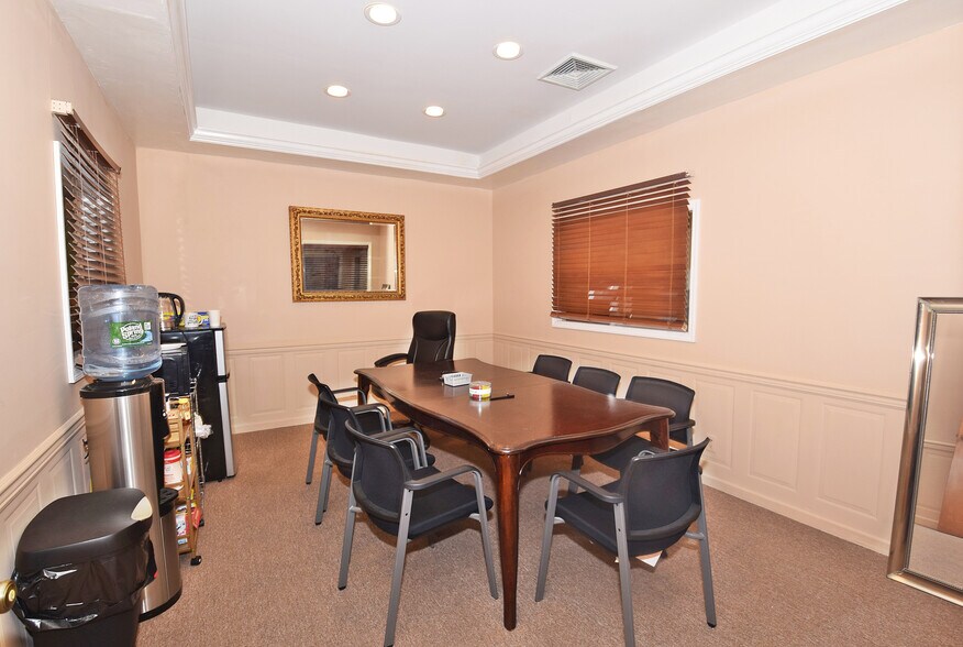 More Photos Of 20 W Park Ave, Long Beach Storefront Retail Office For Sale