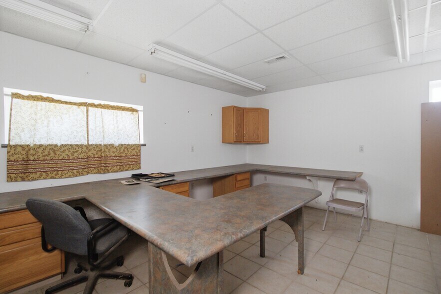 More Photos Of 1398 S Valley Rd, West Plains General Retail For Sale