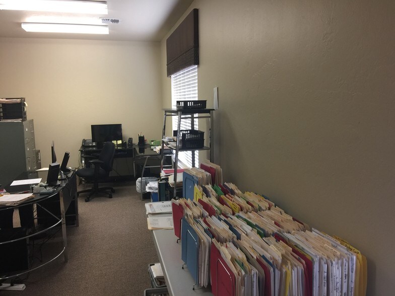 More Photos Of 416 S Mustang Rd, Yukon Office For Lease