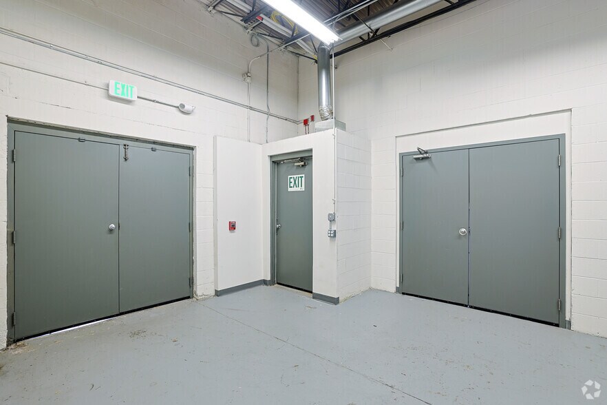 More Photos Of 2-100 Tower Office Park, Woburn Showroom For Lease