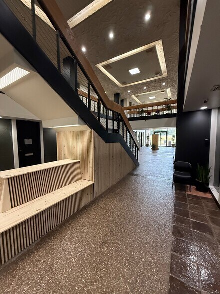 More Photos Of 3015 E Skelly Dr, Tulsa Medical For Lease