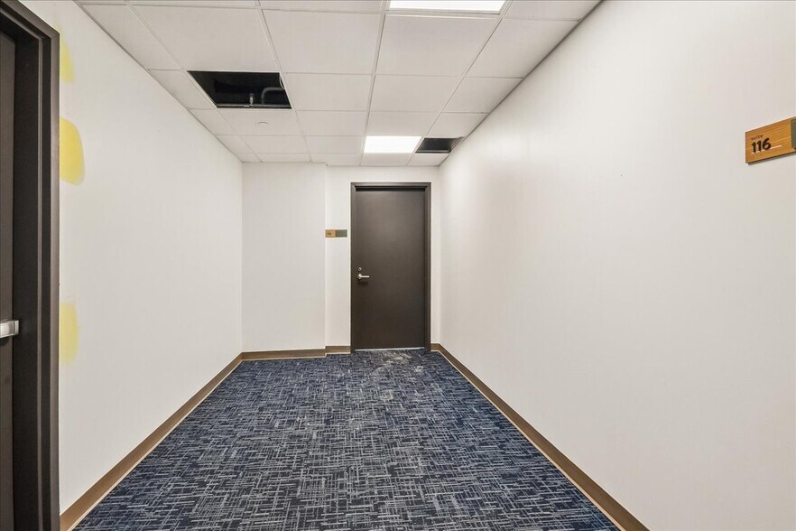 More Photos Of 600 Dixon Rd, Toronto Hotel For Sale