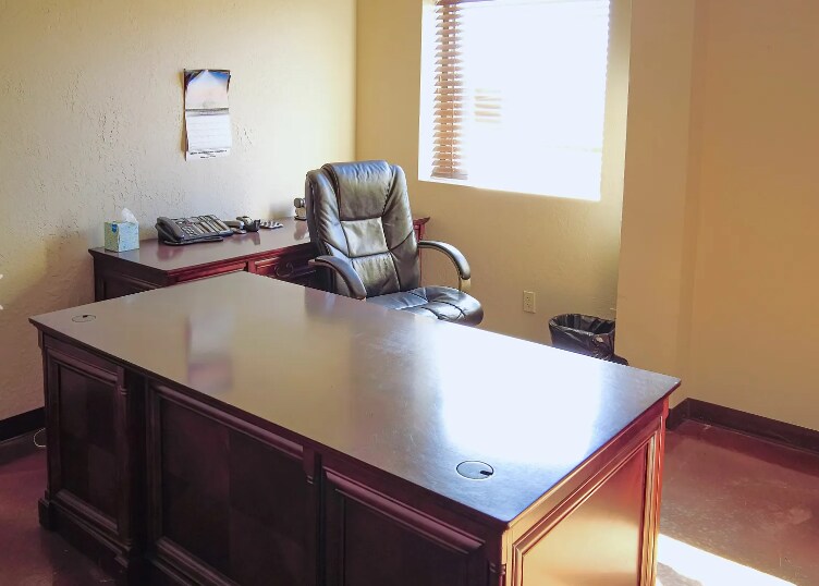 More Photos Of 2003 S Merritt Rd, Elk City Warehouse For Lease