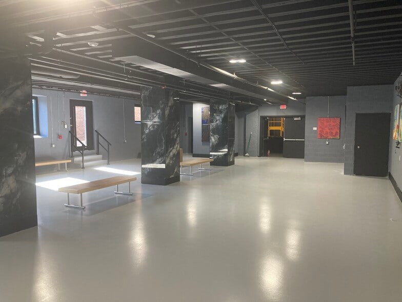 More Photos Of 169 W Putnam Ave, Greenwich Freestanding For Lease
