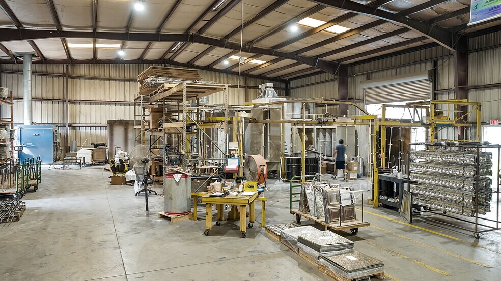 More Photos Of 2005 60th Pl E, Bradenton Industrial For Sale