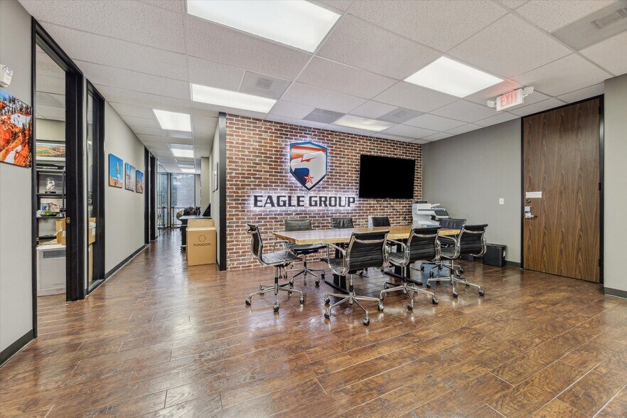 More Photos Of 9525 Katy Fwy, Houston Office For Lease