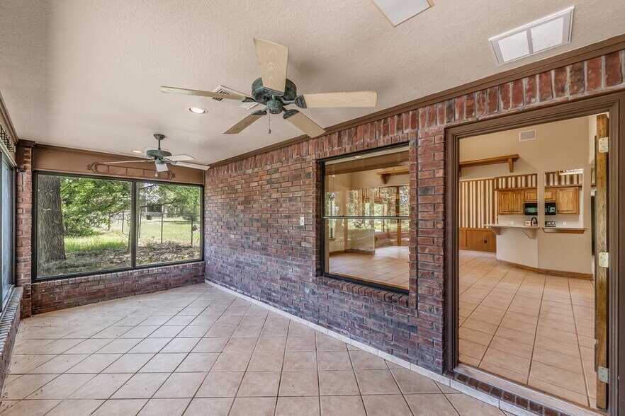 More Photos Of 1726 I-45 North, Huntsville Land For Sale