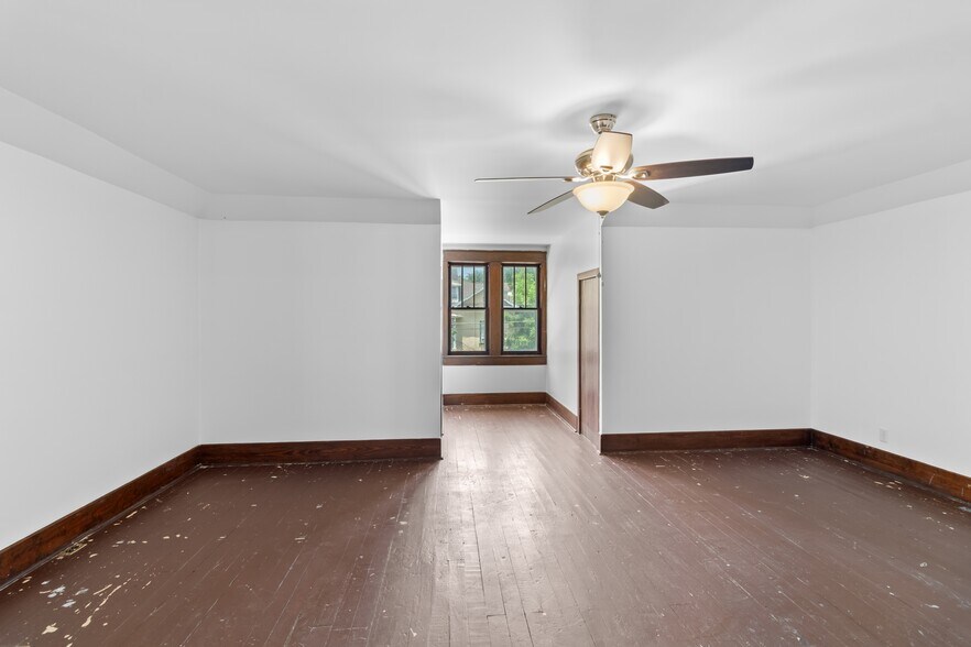 More Photos Of 300 Maple St, Smyrna Restaurant For Sale