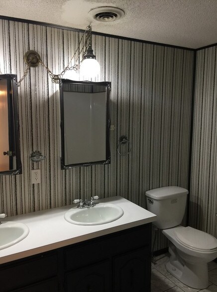 More Photos Of 505 Cherokee St, Leavenworth Loft Creative Space For Sale