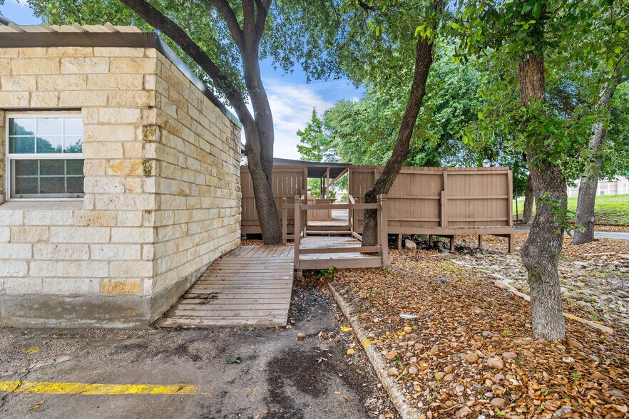 More Photos Of 7710 W IH-10, San Antonio Office For Sale