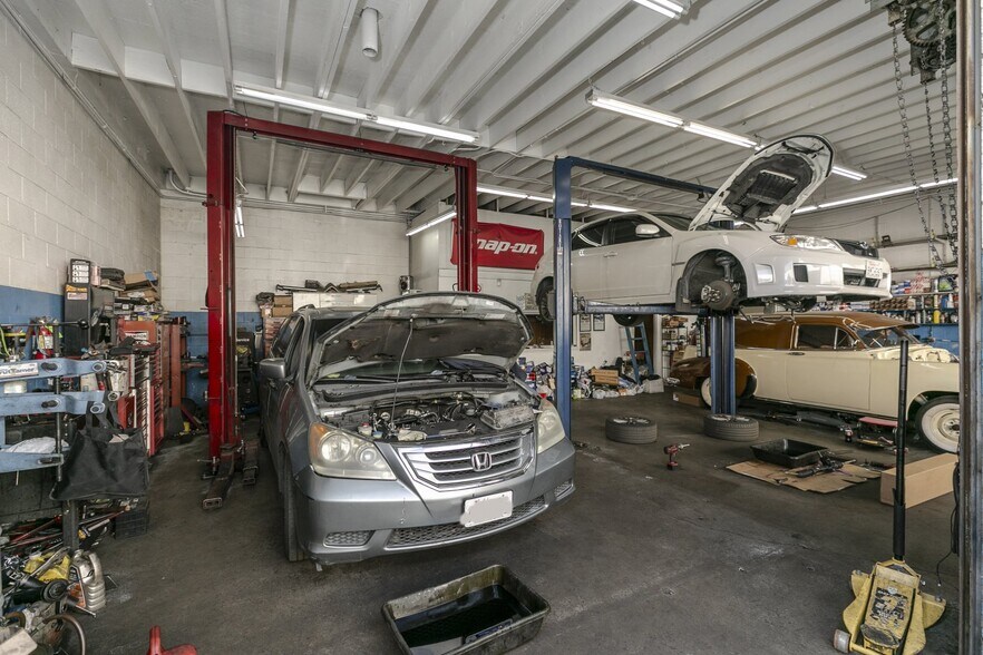 More Photos Of 6015 Kester Ave, Van Nuys Warehouse For Sale