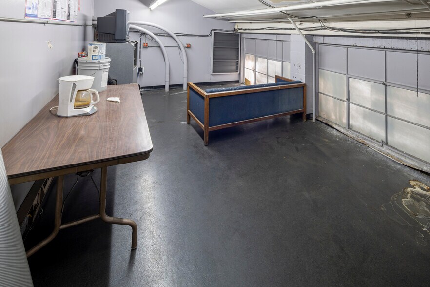 More Photos Of 14600 Ambaum Blvd SW, Burien Auto Repair For Lease