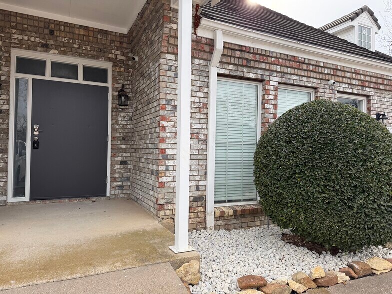 More Photos Of 912 W Randol Mill Rd, Arlington Office For Lease