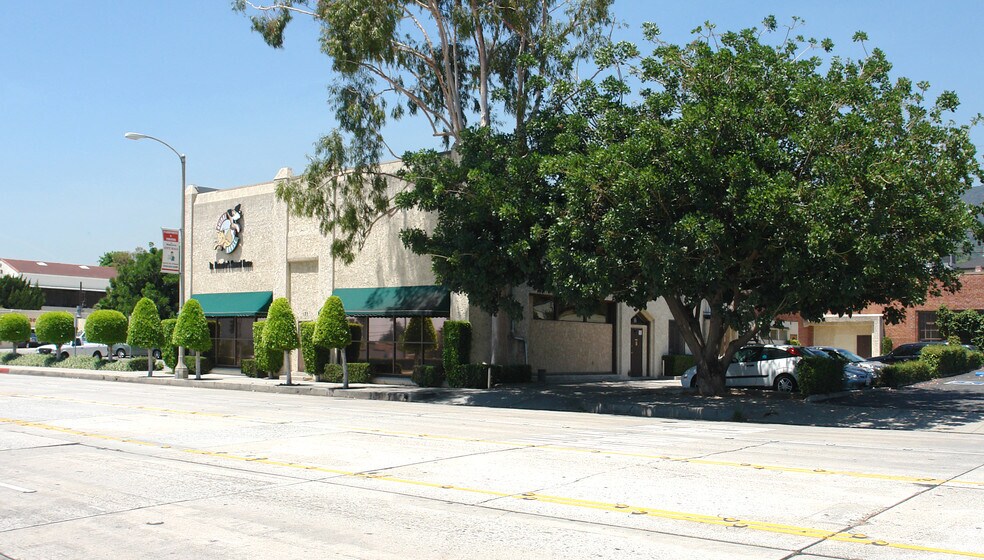 More Photos Of 135 W Foothill Blvd, Monrovia Storefront Retail Office For Lease