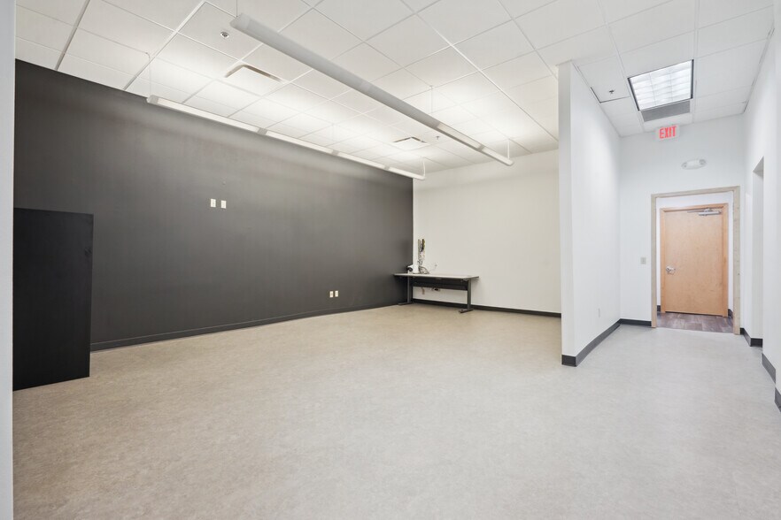 More Photos Of 212-218 E 4th St, Waterloo Loft Creative Space For Sale