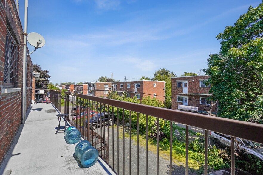 More Photos Of 336 Boul Curé-Poirier E, Longueuil Apartments For Sale