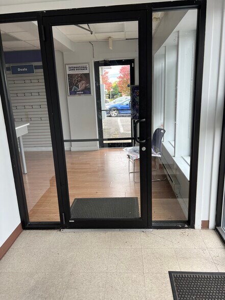 More Photos Of 2002 Genesee St, Utica Restaurant For Lease
