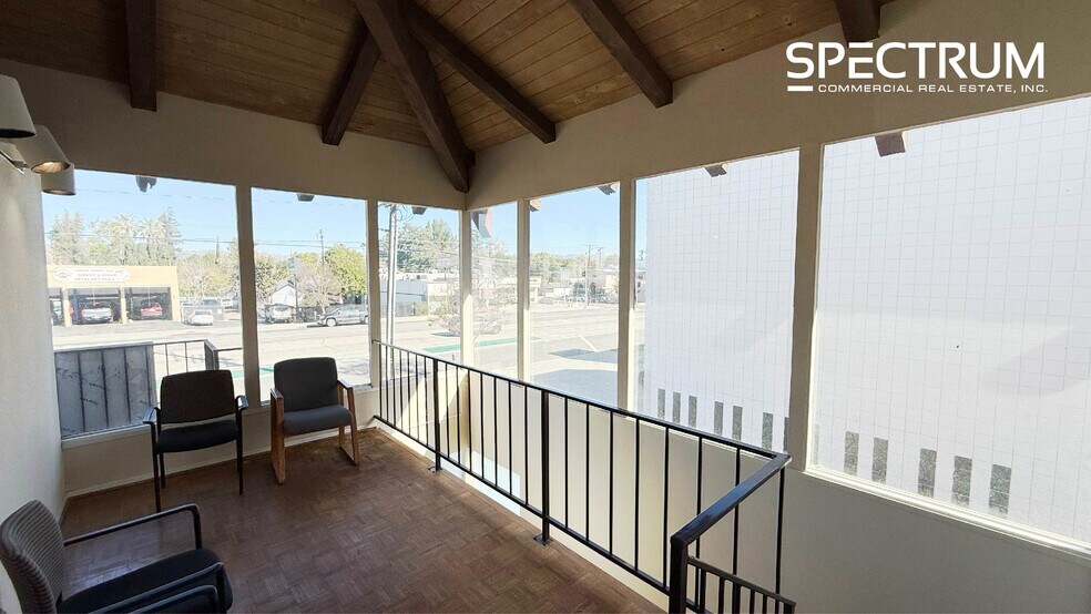 More Photos Of 23018 Ventura Blvd, Woodland Hills Medical For Sale
