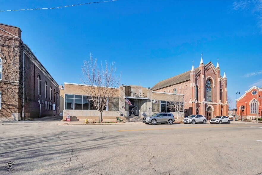 More Photos Of 110 W Jefferson St, Ottawa Office For Sale