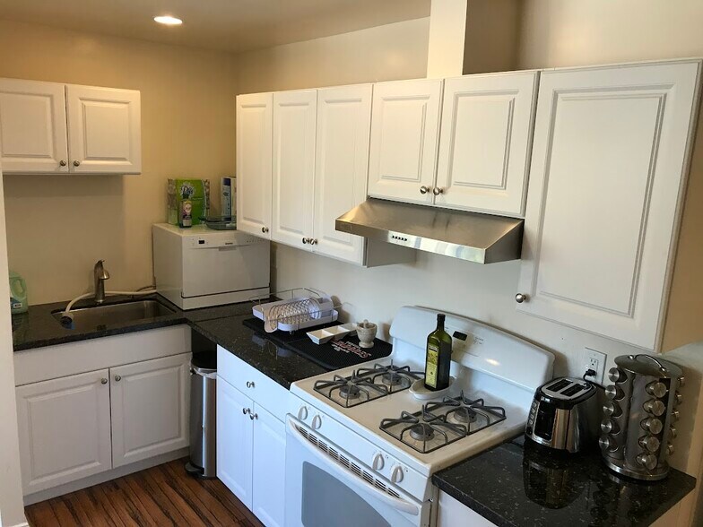 More Photos Of 1001 El Camino Real, Menlo Park Storefront Retail Residential For Sale