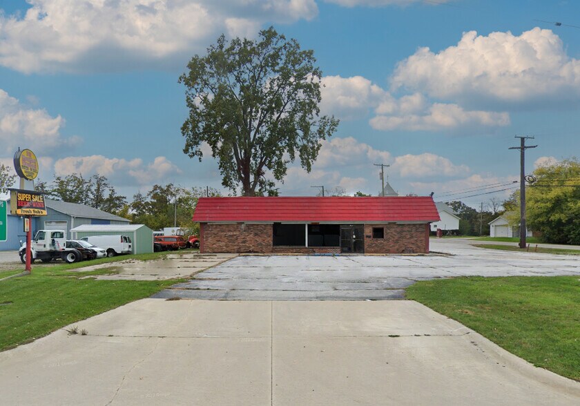 More Photos Of 10 Gratiot Blvd, Marysville Freestanding For Sale