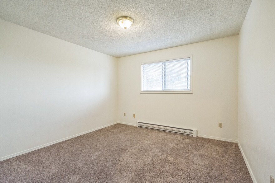 More Photos Of 1020 S 20th Ave, Yakima Apartments For Sale
