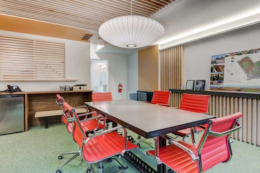 More Photos Of 1812 14A St SW, Calgary Office Residential For Sale