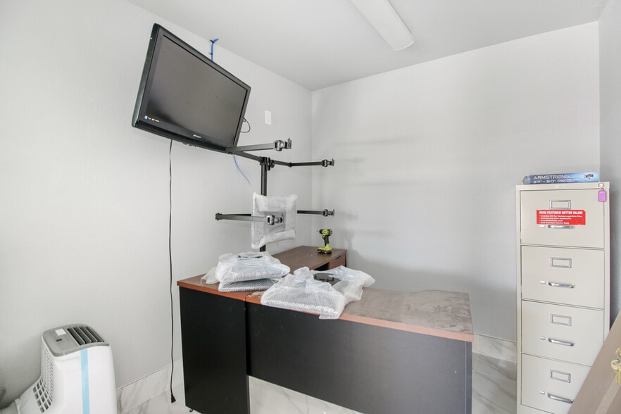 More Photos Of 4554 Auburn Blvd, Sacramento Auto Dealership For Sale