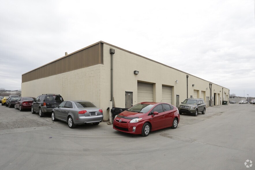 More Photos Of 7861-7871 Mastin Dr, Overland Park Warehouse For Lease
