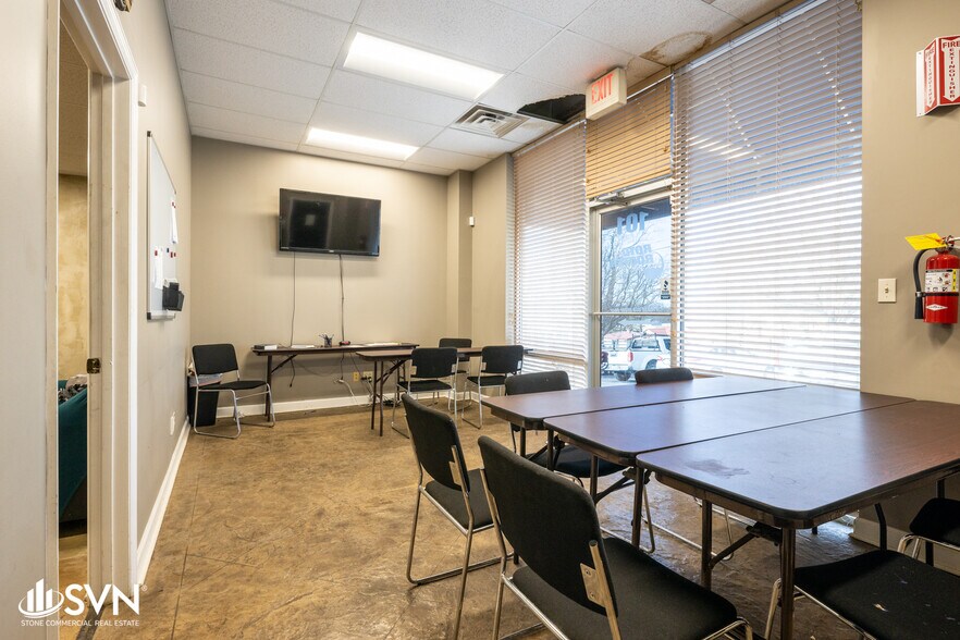 More Photos Of 101 Kemper Dr, Nicholasville Warehouse For Sale