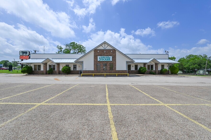 More Photos Of 2508 W 7th Ave, Corsicana Restaurant For Lease