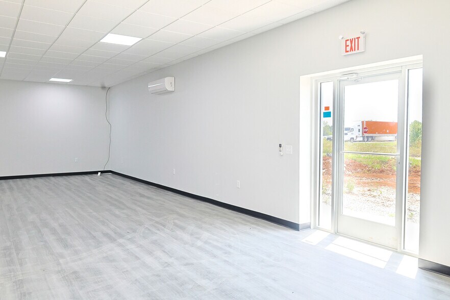 More Photos Of 100 Lacefield, Midway Unknown For Lease