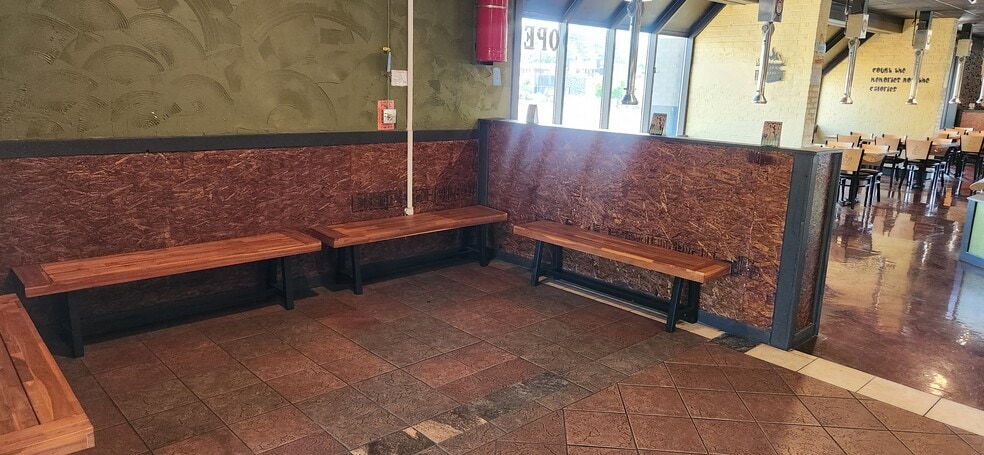 More Photos Of 14225 Jones St, Lavonia Restaurant For Lease