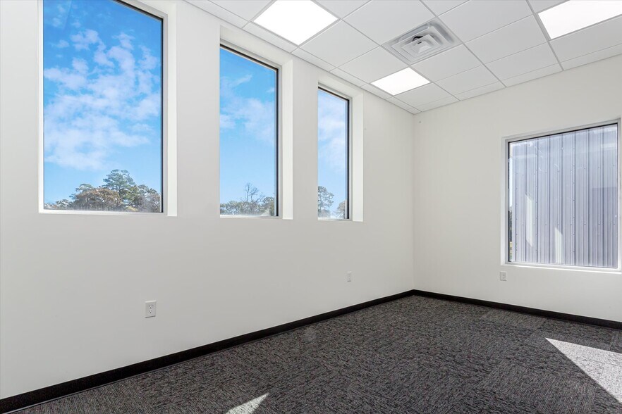 More Photos Of 14160 Horseshoe Bnd, Conroe Unknown For Lease