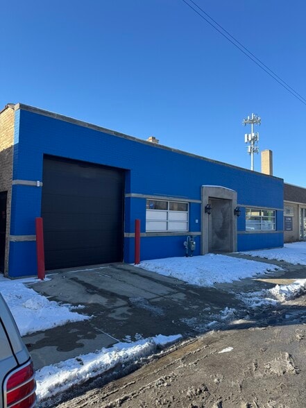 Primary Photo Of 5662 Northwest Hwy, Chicago Manufacturing For Lease