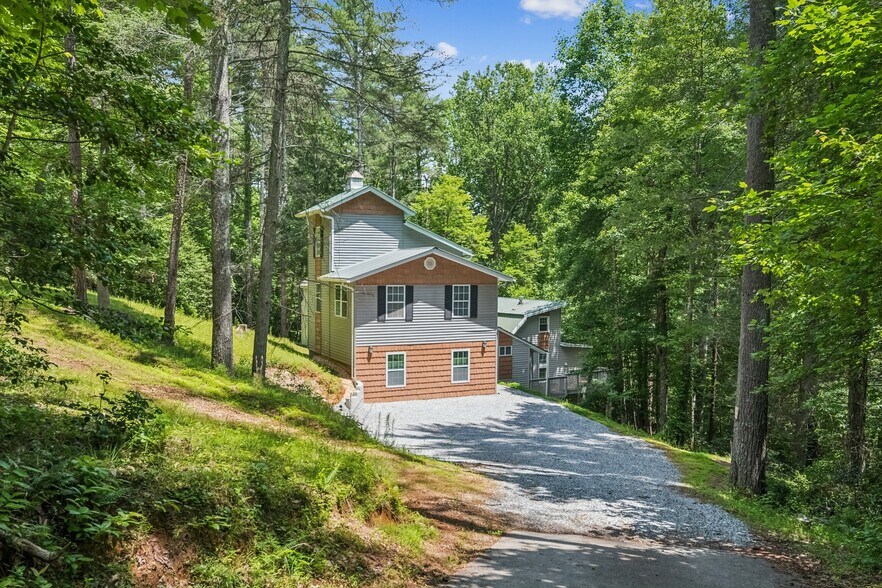 More Photos Of 375 Deerfield Dr, Dahlonega Multifamily For Sale