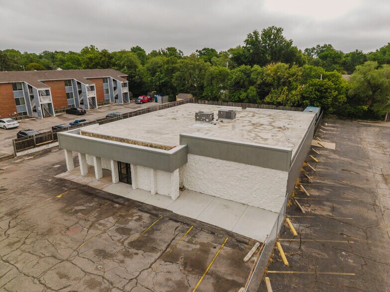 More Photos Of 2234 S Oliver St, Wichita Freestanding For Sale