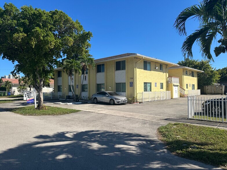 More Photos Of 724 NE 4th St, Hallandale Beach Apartments For Sale