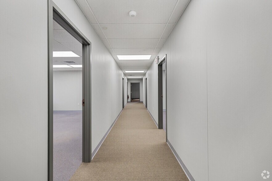More Photos Of 252-262 Depot Rd, Milford Light Distribution For Lease