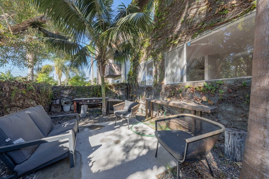 More Photos Of 614 6th Ave, Venice Apartments For Sale