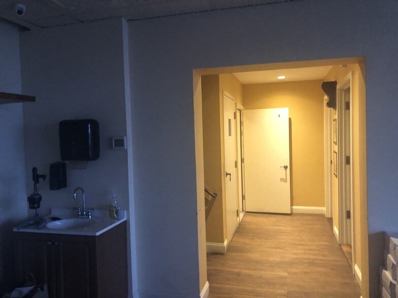 More Photos Of 300 W Main St, Avon Storefront Retail Office For Lease