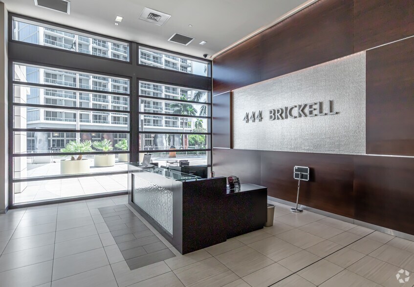 More Photos Of 444 Brickell Ave, Miami Office For Lease